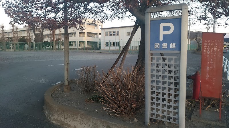 図書館駐車場