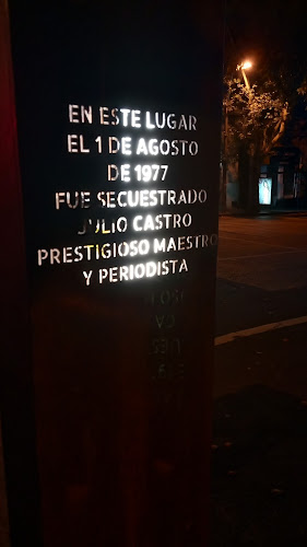 Monumento (estela recordatoria) al Maestro Julio Castro - Ciudad de la Costa