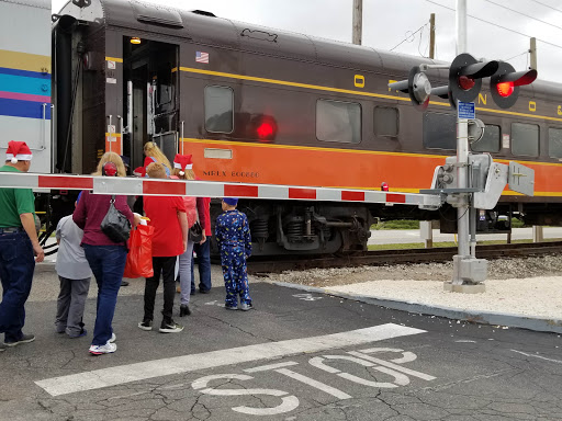 Shopping Mall «Mt Dora Plaza Shopping Center», reviews and photos, 2700 W Old US Hwy 441, Mt Dora, FL 32757, USA