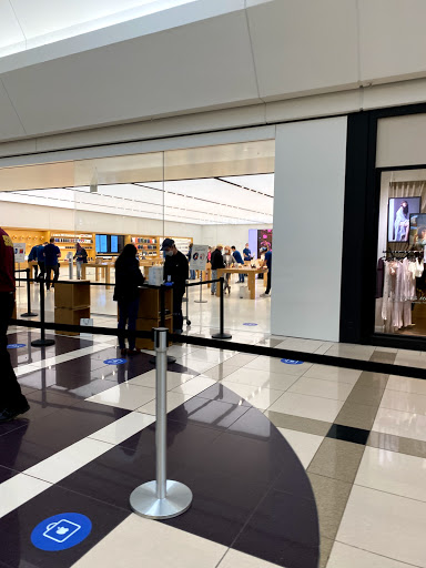 Computer Store «Apple Woodland», reviews and photos, 3195 28th St SE, Grand Rapids, MI 49512, USA