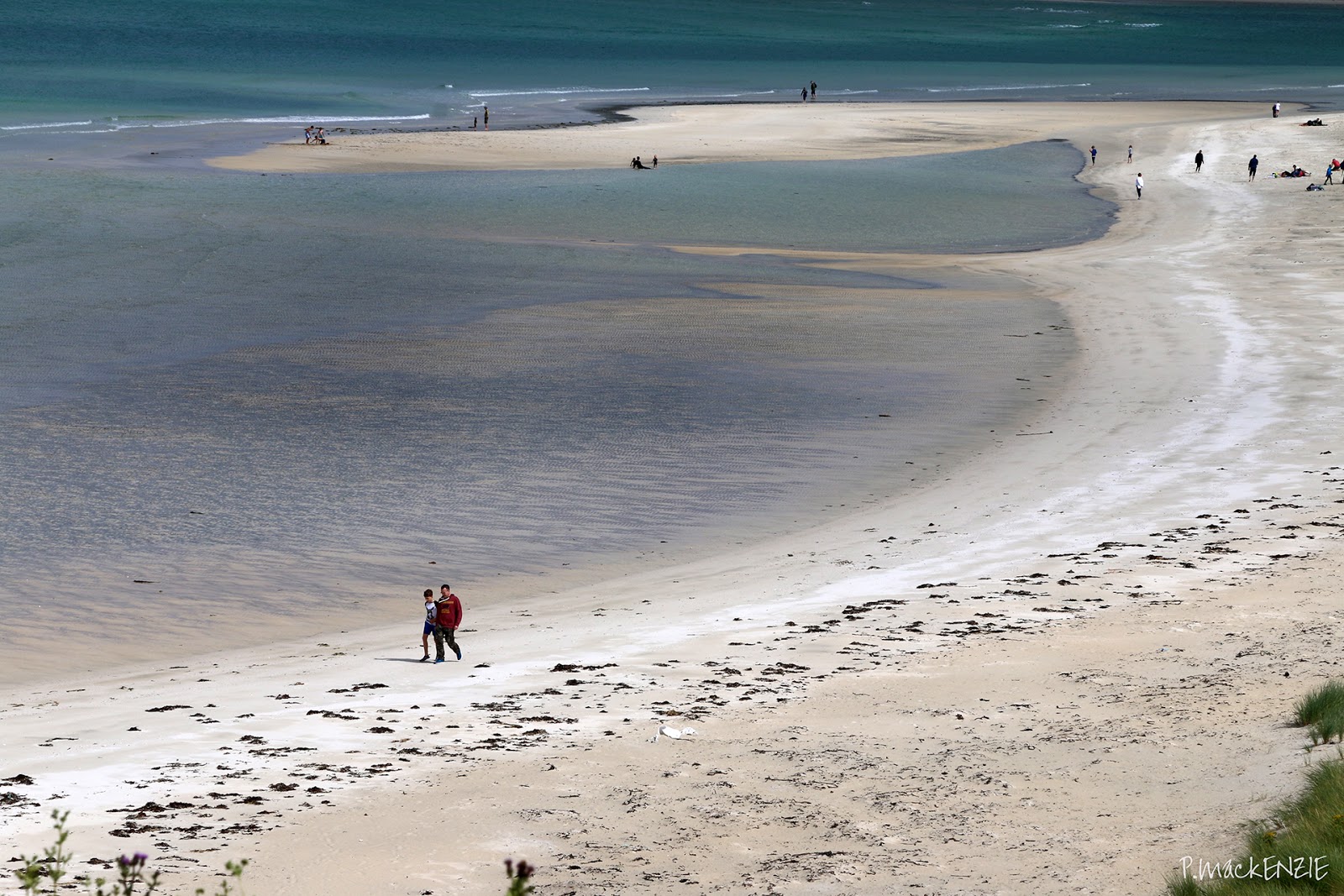 Valokuva Seilebostin rantaista. pinnalla turkoosi puhdas vesi:n kanssa