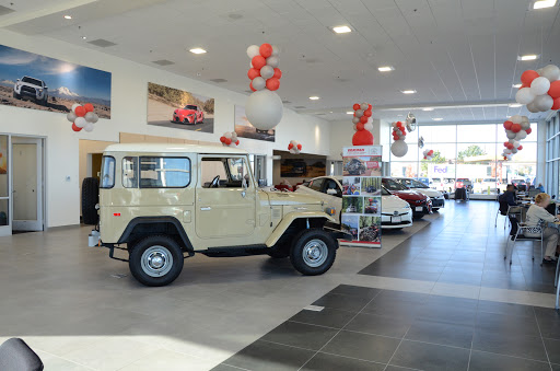 Toyota Dealer «Sam Leman Toyota Bloomington», reviews and photos, 1502 Morrissey Dr, Bloomington, IL 61701, USA