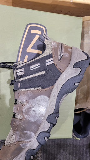 Shoe Store «DSW Designer Shoe Warehouse», reviews and photos, 4039 Richmond Rd, Warrensville Heights, OH 44122, USA