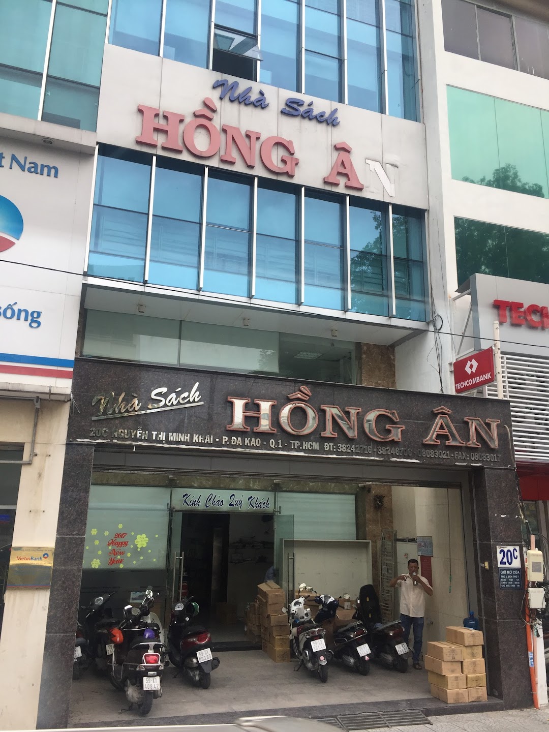 Nhà Sách Hồng Ân