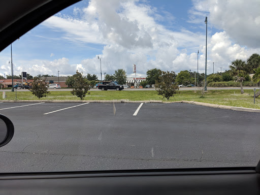 Shopping Mall «Lake Village Shopping MallKitchengaets», reviews and photos, 10601 US-441, Leesburg, FL 34788, USA
