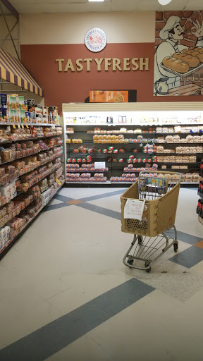 Grocery Store «Super Foodtown of Lake Hiawatha», reviews and photos, 435 N Beverwyck Rd, Lake Hiawatha, NJ 07034, USA