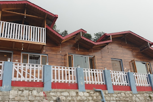 Rooftop Cottages & Restaurant, Pangot image