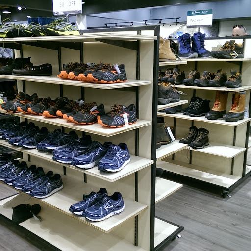 Clothing Store «Eddie Bauer», reviews and photos, 338 Broadway, Saratoga Springs, NY 12866, USA