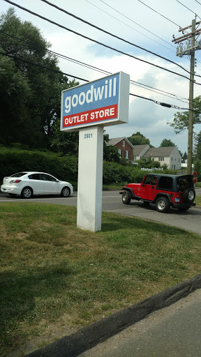Outlet Store «Goodwill Outlet Store», reviews and photos, 2901 State St, Hamden, CT 06517, USA