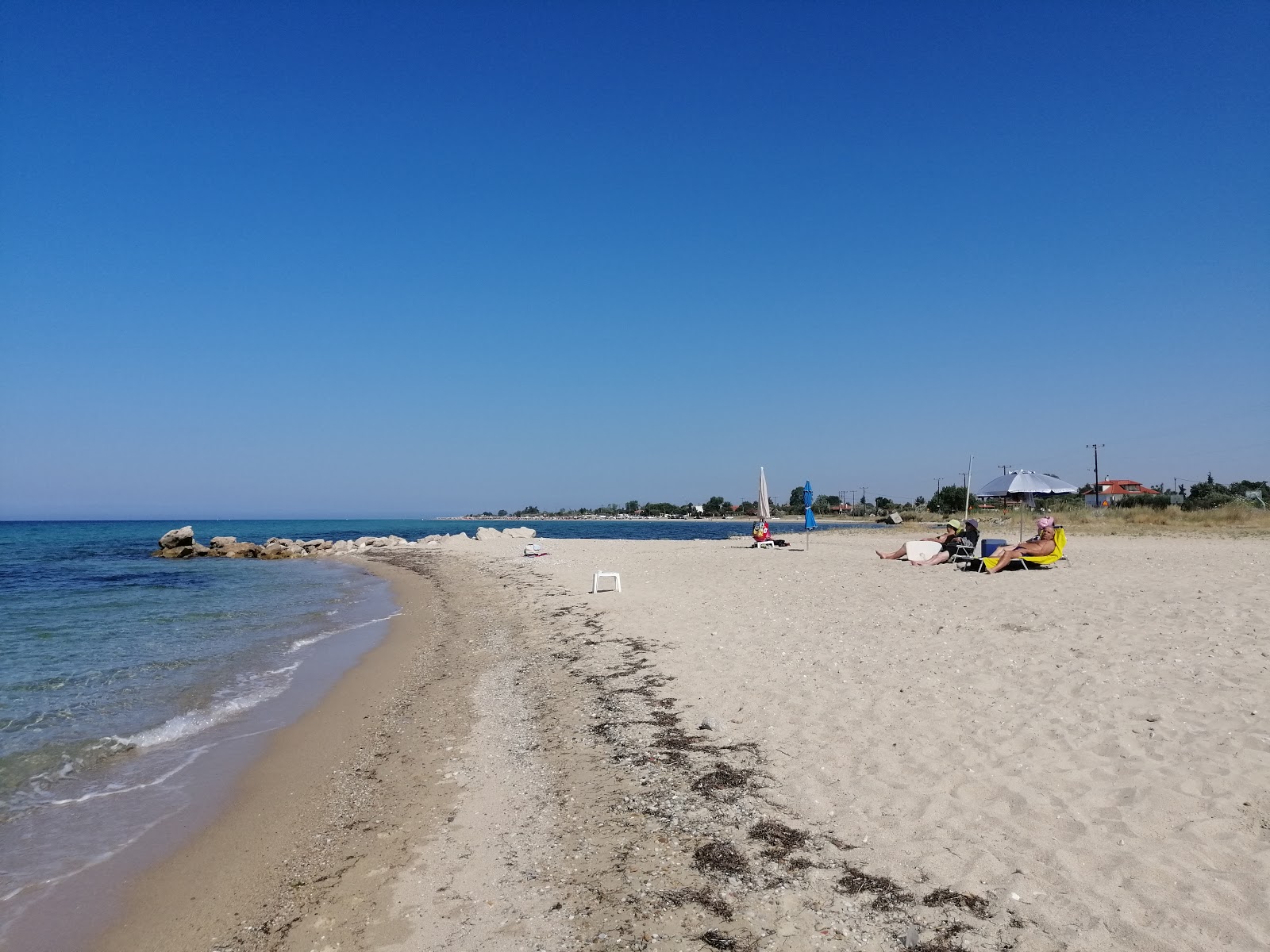 Foto di Aigeas beach con una superficie del acqua turchese