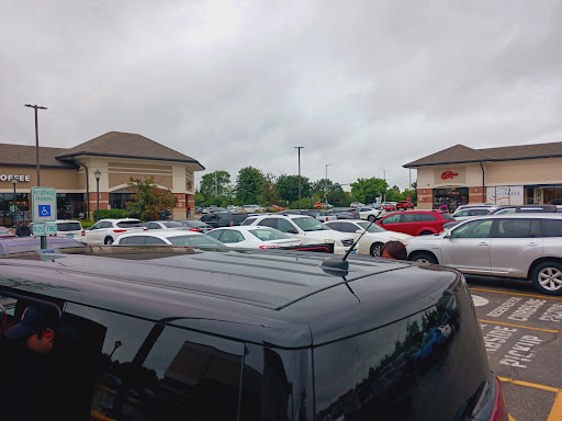 Shoe Store «DSW Designer Shoe Warehouse», reviews and photos, 6971 Grand Ave, Gurnee, IL 60031, USA