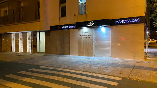 Clinica Dental Manosalbas - Av. del Deporte, 14, Local 3, 41020 Sevilla