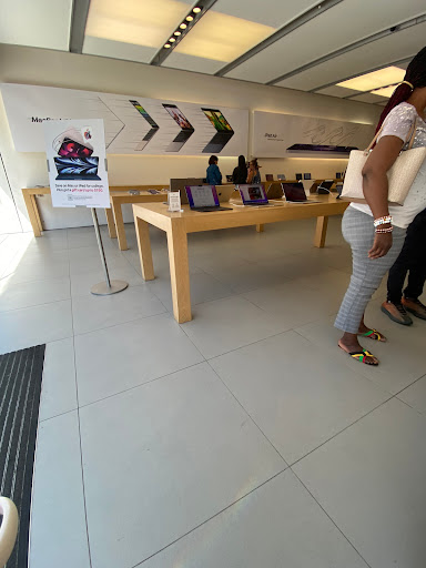 Computer Store «Apple Suburban Square», reviews and photos, 61 Saint James Pl, Ardmore, PA 19003, USA