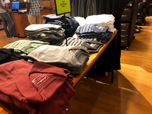 Clothing Store «Eddie Bauer Outlet», reviews and photos, 18501 Outlet Blvd #300, Chesterfield, MO 63005, USA