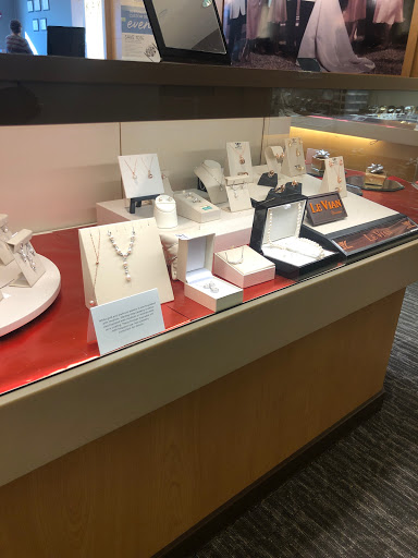 Jewelry Store «Kay Jewelers», reviews and photos, 300 The Bridge St Suite 114, Huntsville, AL 35806, USA