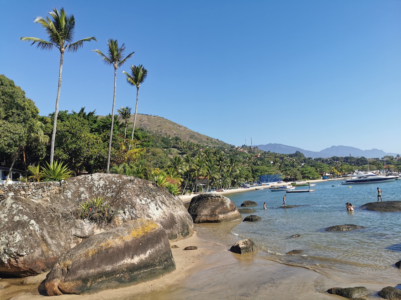 Photo de Praia de Santa Teresa zone des équipements