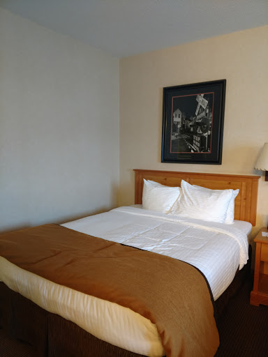 Hotel «Best Western Golden Spike Inn & Suites», reviews and photos