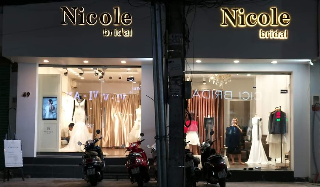 Váy cưới Nicole Bridal