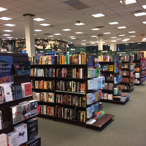 Book Store «Barnes & Noble», reviews and photos, 4801 Bethesda Ave, Bethesda, MD 20814, USA