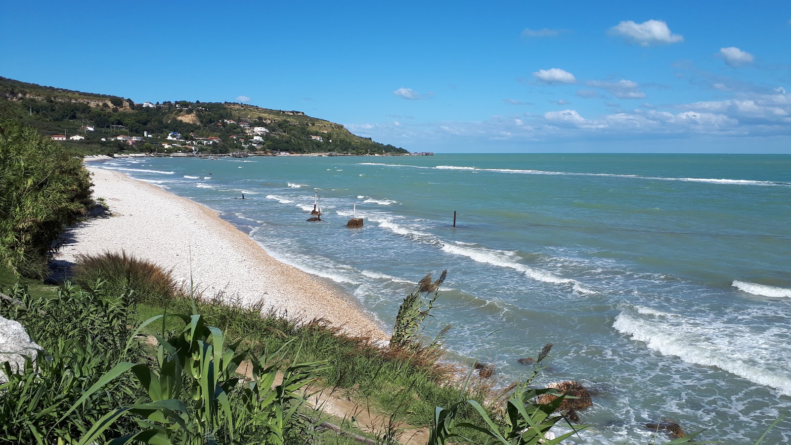 Fotografija Spiaggia della Fuggitella z lahki kamenček površino