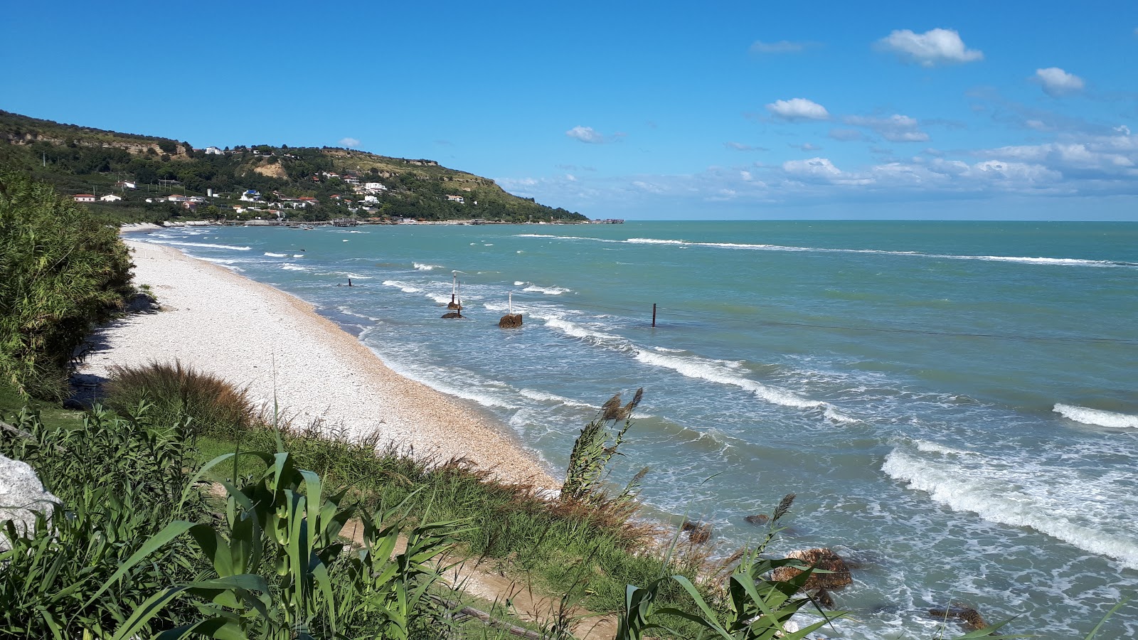 Foto von Spiaggia della Fuggitella mit beiger sand & kies Oberfläche