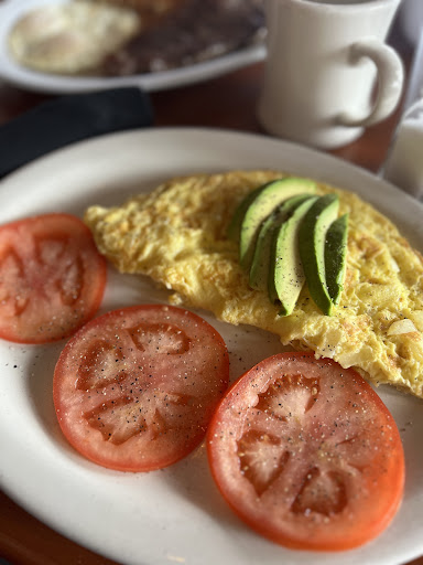 Veggie Omelette with Sliced Tomatoes 
