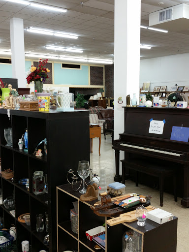 Thrift Store «Salvation Army Thrift Store», reviews and photos, 2506 S Roan St, Johnson City, TN 37601, USA
