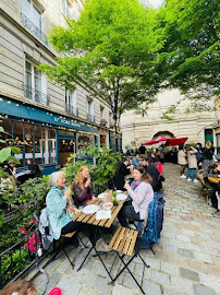 Atmosphère du Restaurant Le Boudoir Rose à Paris - n°9