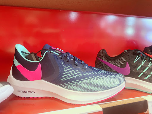 Shoe Store «Famous Footwear», reviews and photos, 9450 W Northern Ave, Glendale, AZ 85305, USA