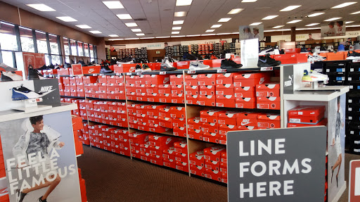 Shoe Store «Famous Footwear», reviews and photos, 2810 W Monte Vista Ave, Turlock, CA 95380, USA