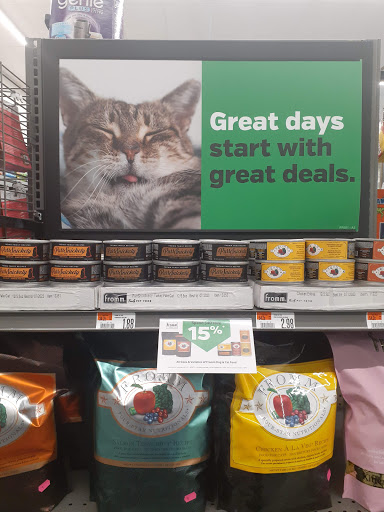 Pet Supply Store «Pet Supplies Plus», reviews and photos, 5418 N Blackstone Ave, Fresno, CA 93710, USA