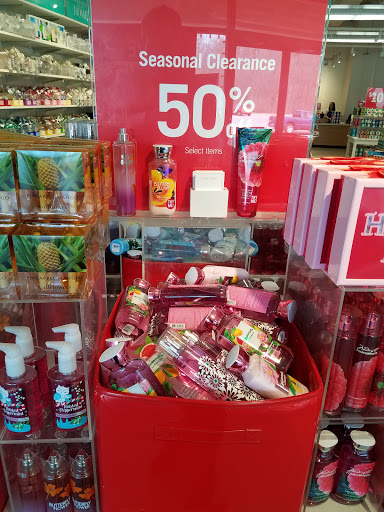 Outlet Mall «The Outlet Shoppes At Fremont», reviews and photos, 6245 N Old 27, Fremont, IN 46737, USA