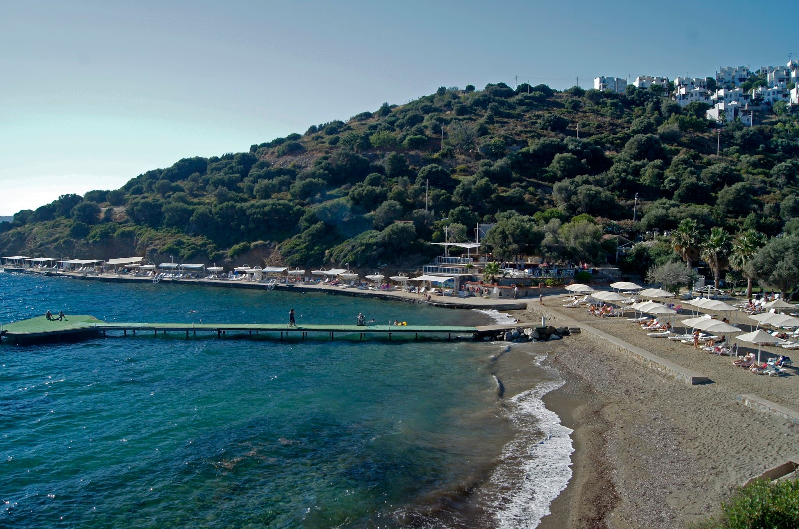 Foto de Saklikoy beach con arena beige superficie