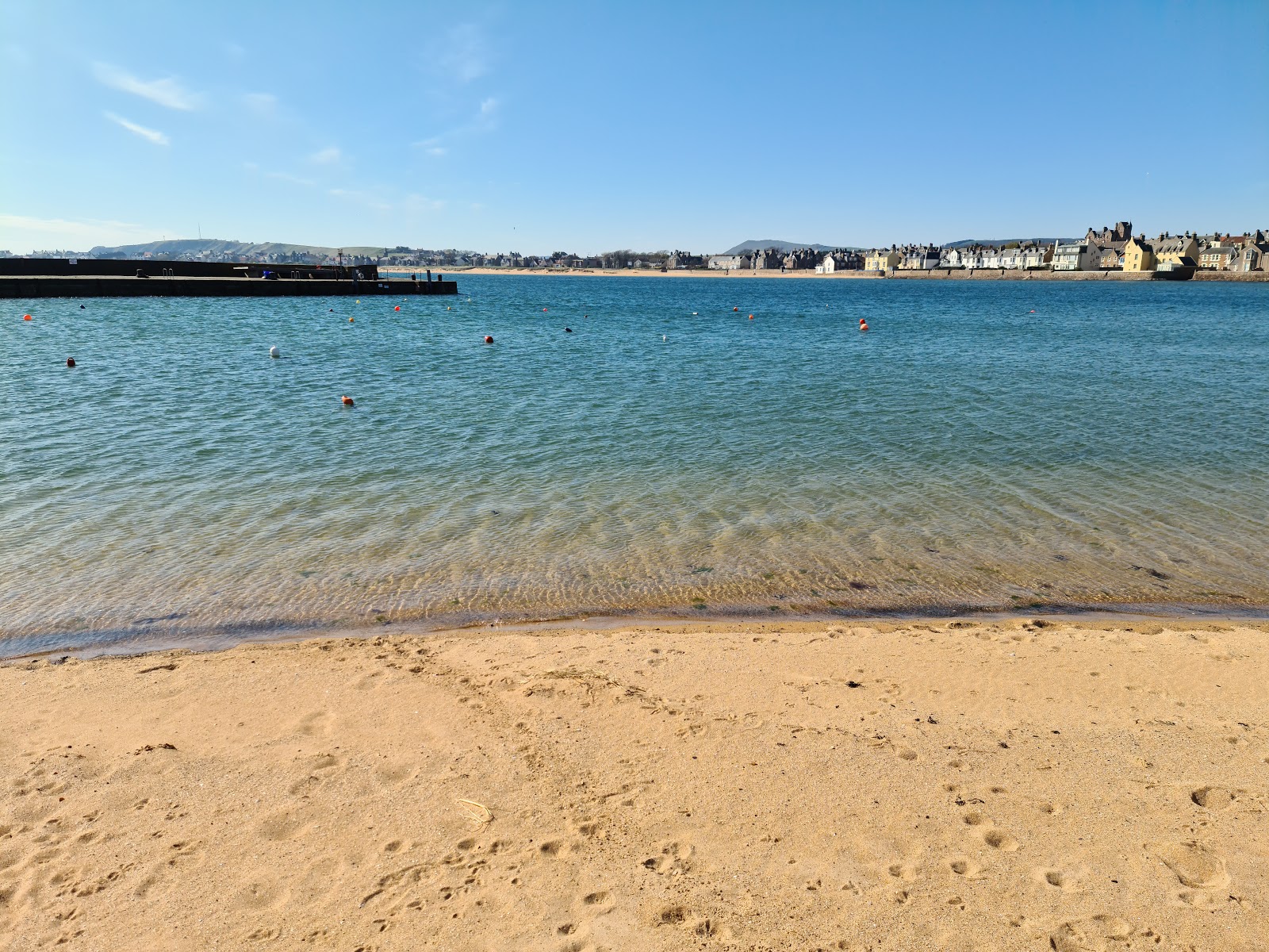 Photo of Elie Beach with bright sand surface
