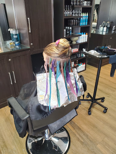 Hair Salon «Sizzor Shak Salon and Color Spa», reviews and photos, 208 E Main St, Collinsville, IL 62234, USA
