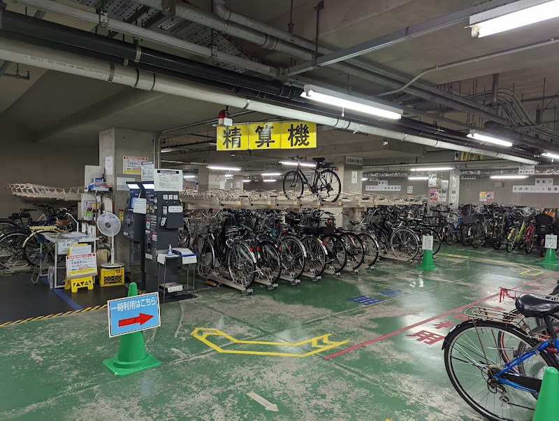 日暮里駅前地下自転車駐車場