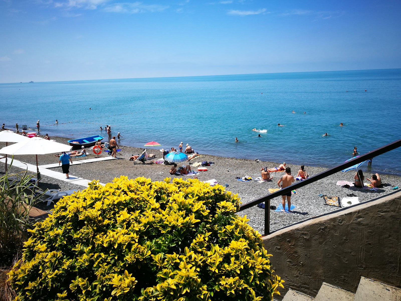 Photo de Svetlyachok beach avec caillou gris de surface