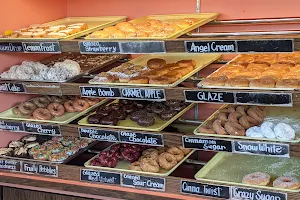 Avon Donuts Inc image