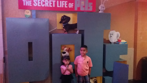 Movie Theater «Regal Cinemas Southland Mall 16», reviews and photos, 20505 S Dixie Hwy, Cutler Bay, FL 33189, USA