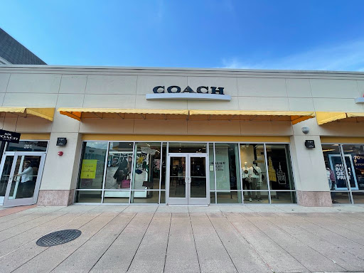 Shopping Mall «Jersey Shore Premium Outlets», reviews and photos, 1 Premium Outlet Blvd, Tinton Falls, NJ 07753, USA