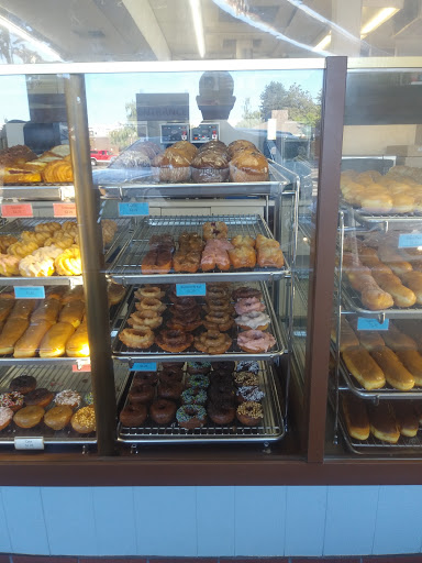 Donut Shop «Lucky Donuts», reviews and photos, 140 SW 152nd St, Seattle, WA 98166, USA