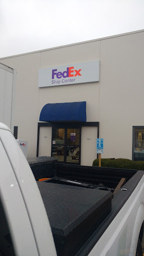 Shipping and Mailing Service «FedEx Ship Center», reviews and photos, 2145 Hilton Dr, Gainesville, GA 30501, USA
