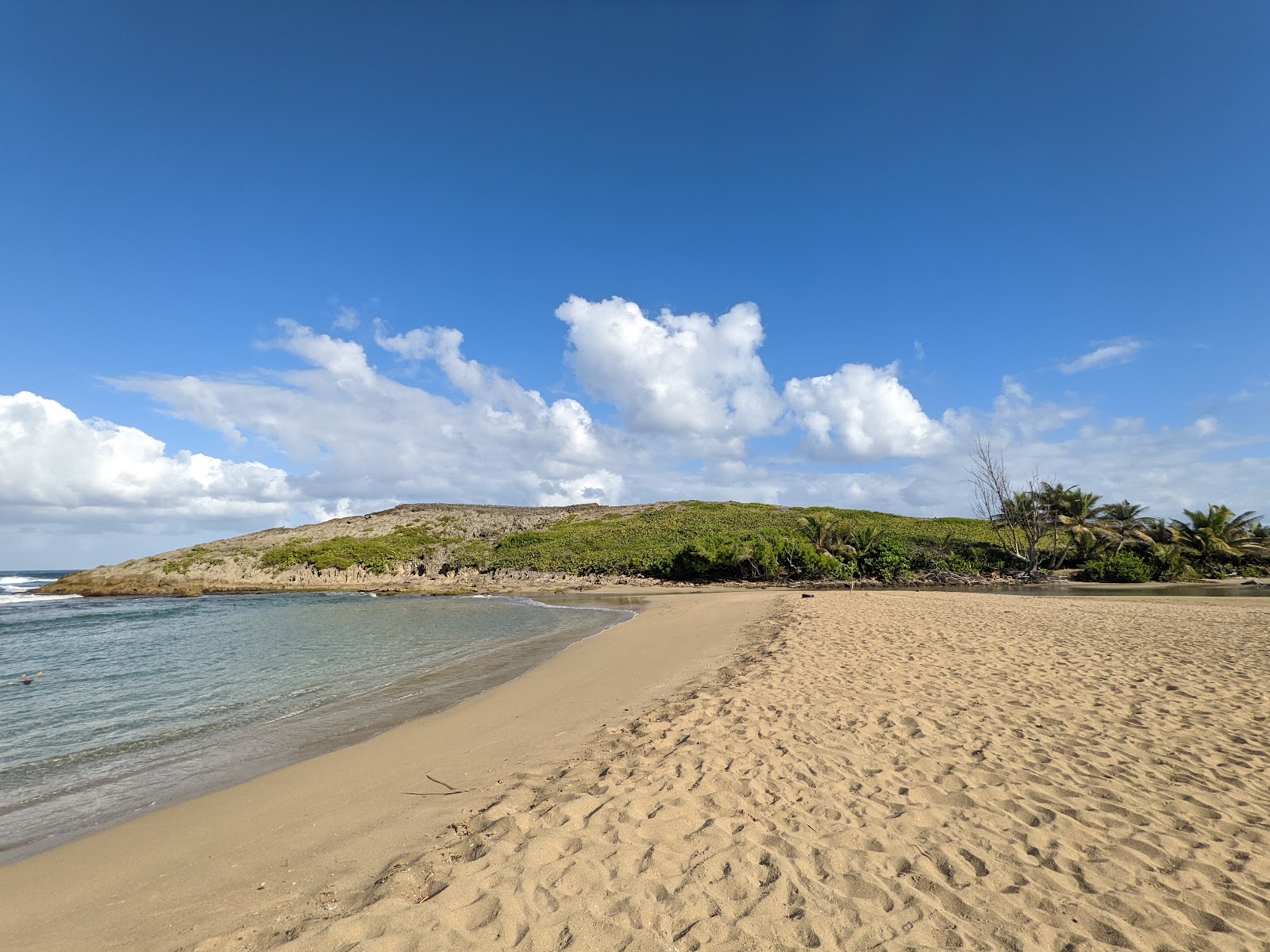 Foto van Caracoles beach met turquoise puur water oppervlakte
