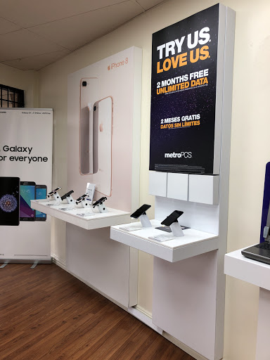 Cell Phone Store «MetroPCS Authorized Dealer», reviews and photos, 835 NE Green Oaks Blvd, Arlington, TX 76006, USA
