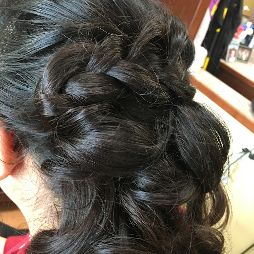 Hair Salon «Avenue Hair Styling & Day Spa», reviews and photos, 630 S Kansas Ave, Topeka, KS 66603, USA