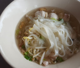ก๋วยเตี๋ยวเจ๊เปลื่อง photo
