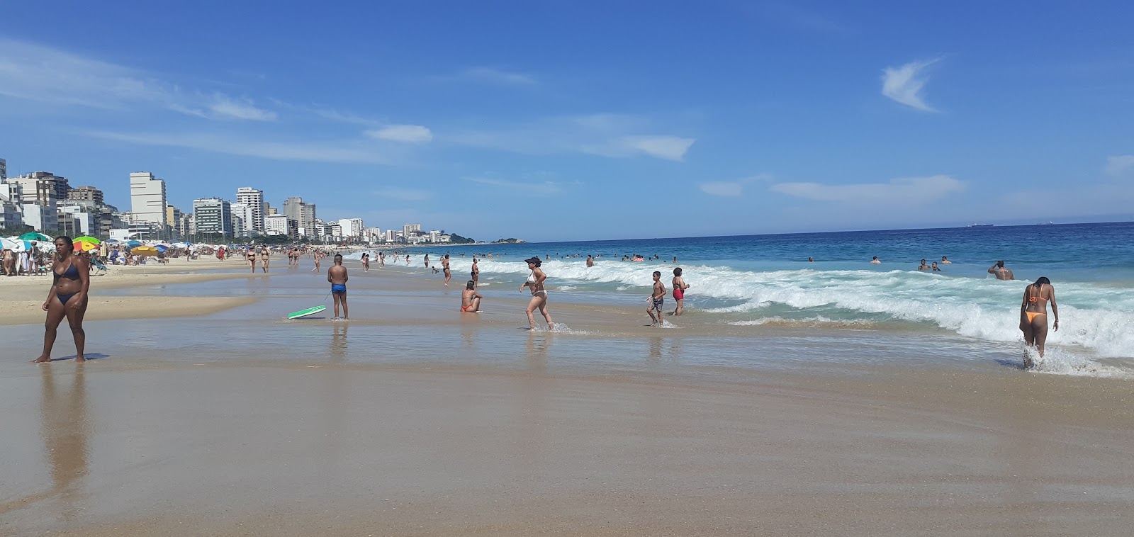 Leblon Plajı'in fotoğrafı düz ve uzun ile birlikte