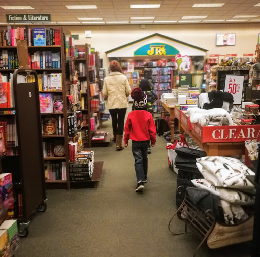 Book Store «Barnes & Noble», reviews and photos, 1991 Sproul Rd, Broomall, PA 19008, USA