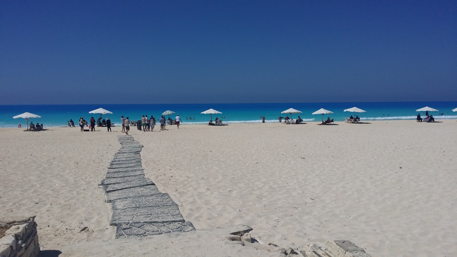 Valokuva Aida Beachista. sisältäen pitkä suora