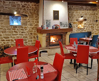 Atmosphère du L'Henriette restaurant (groupe 80 cvts) dans le Livradois Forez en Auvergne à 20 mn d'Ambert. Spécialité Auvergnate à Auzelles - n°14